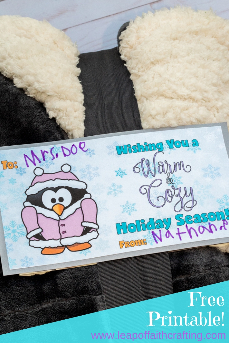 FREE holiday gift tag! Perfect to add to a comfy blanket. Great gift idea for friends, teachers, kids, etc. #freeprintables #christmastag #printables #gifts #gifttags #giftideas
