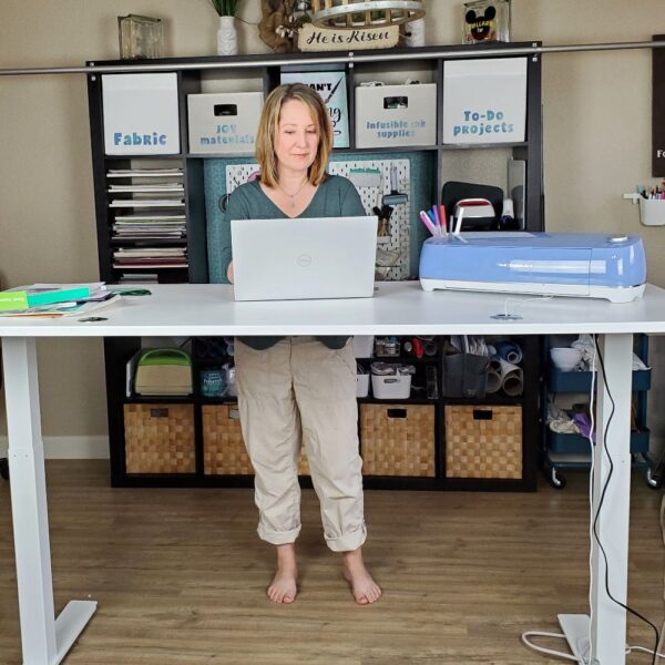 Autonomous Desk Review:  A Dream Standing Desk for Any Multitasker!