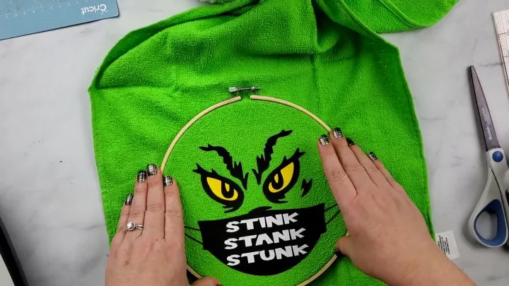 embroidery hoop grinch craft
