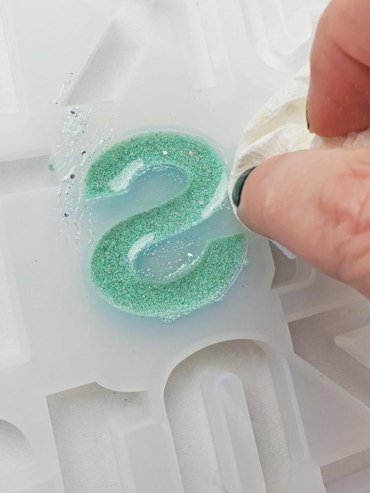 how to make resin letter keychains