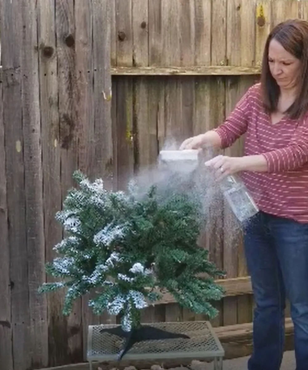 how to spray flock a christmas tree