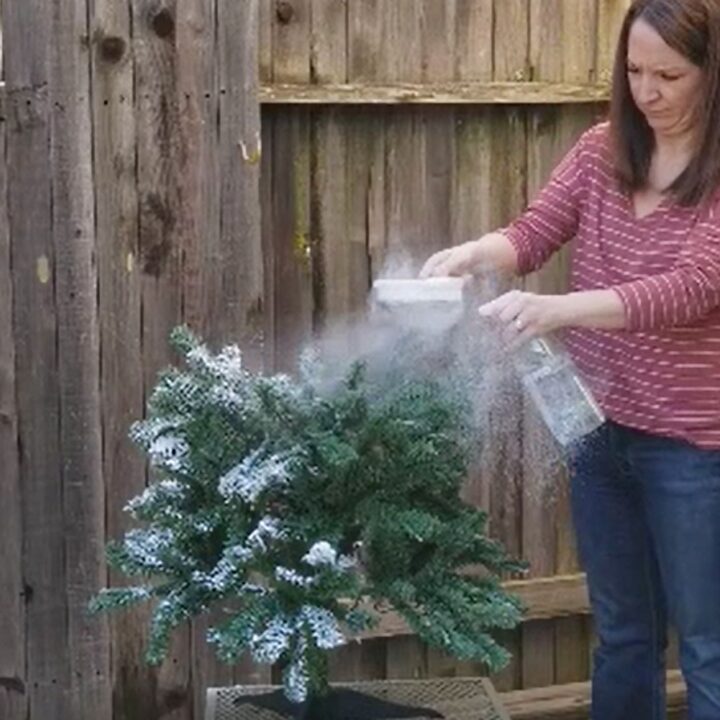 how to spray flock a christmas tree